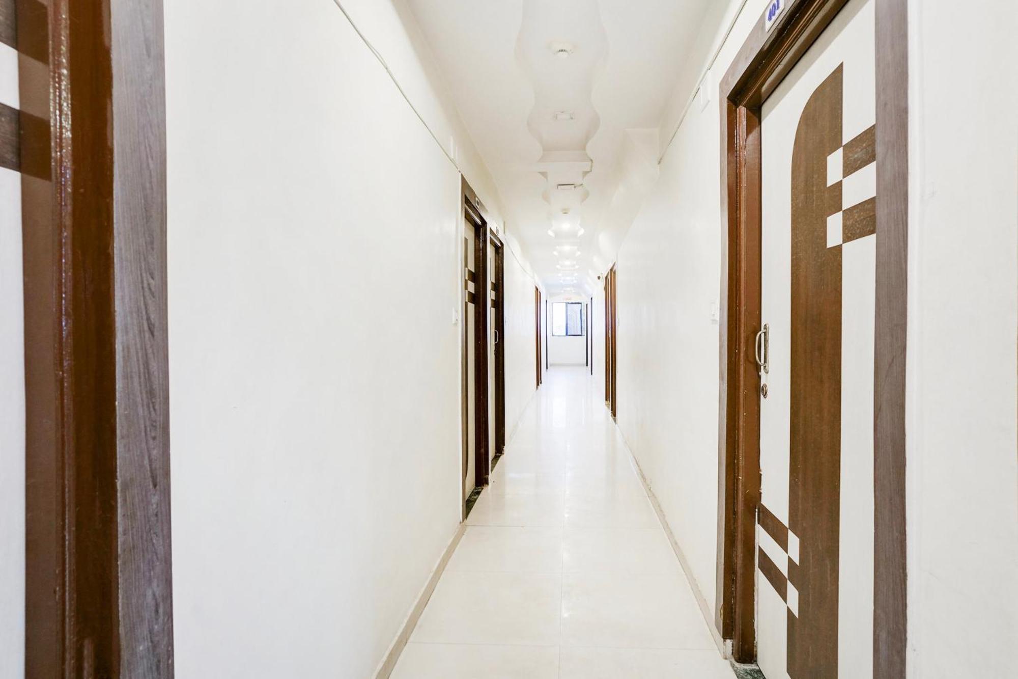 Hotel Neelkanth Palace Ahmedabad Exterior foto